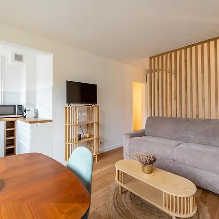 Geranimus Loire Quay Apartment Paris
