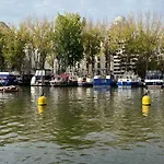 Geranimus Loire Quay 아파트